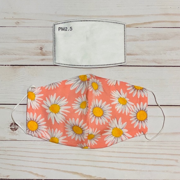 🔥3/$20🔥Daisy Pattern Face Mask With Filter - Picture 2 of 5